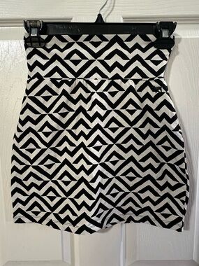 PINK Victoria's Secret Black & White High Waist Mini Skirt Size M